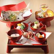 完全個室という特別な空間ということもあり、お顔合せだけではなく、お子様の成長を祝うお食い初めなどもご利用いただけます。ご用途に合わせたお食事をご用意いたしますので、お気軽にご相談ください。