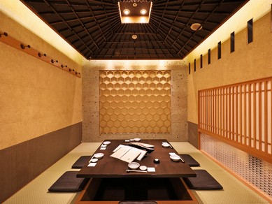 大小様々な個室が揃った、使い勝手のよいおしゃれな呑み処