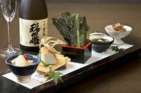 ■砂丘らっきょ甘酢漬け　600円
■岩もずく酢　650円
■板わかめ　860円
■あご野焼き　900円
■浜田の赤てん　690円
■山陰特産五点盛り　1,880円