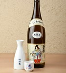 味と香りに品の良い風格を感じさせる、バランス抜群の本醸造。お手頃価格ながら根強いファンの多い、人気のお酒です！