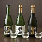 精米歩合の異なる純米酒３種類の飲み比べ。米と水で造られた純米酒は、旨味とコクが魅力です。
■純米大吟醸 いなたひめ強力精米歩合48％
■純米吟醸　 精米歩合55％
■純米酒　　 精米歩合60％