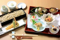 先附二種／お造り／旬の前菜／海老と季節野菜の天ぷら／蕎麦／本日のデザート