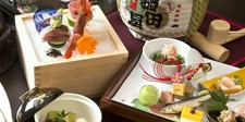 接待やお祝いの席に人気。四季折々の旬食材を使用した料理を、自慢の美酒と一緒にお召し上がりください。