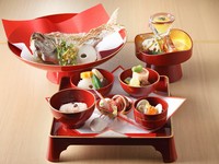 お子様の健やかな成長を願うお食い初め。赤飯や尾頭付きの鯛などの御馳走を心を込めてご用意いたします。