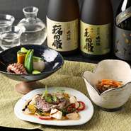 顔合せやお食い初めなどの慶事での利用が多く、和食がメインですが、魚料理だけではなくお肉料理もあります。また日本酒だけではなくワインやシャンパンもあるので、カップルの方はデートにもおすすめです。