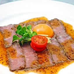 鳥取和牛ローストビーフのカルパッチョ