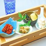 クリームチーズと鯖ジャーキー・いぶりがっこ・チャンジャの三種。
個別盛りもございます。

■鯖ジャーキーとクリームチーズ 680円
■いぶりがっことクリームチーズ 630円
■チャンジャとクリームチーズ　 630円