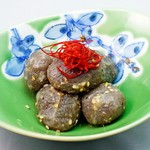 唐辛子と胡椒の辛さ×バターの隠し味。
日本酒・焼酎・ビール・ハイボール・ワイン、
どれにでも合う優秀な酒の肴です。