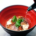 ■いただき　　 550円…出汁で炊き上げた郷土のいなり飯
■鯖節茶漬け 　680円…鳥取県産サバ節使用の出汁茶漬け
■鯖へしこ茶漬け  780円…濃厚な旨味と塩味が出汁でまろやかに◎
※厳選した国産米を使用しています