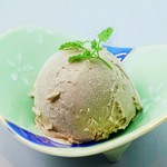 ■ゆずシャーベット 　400円…すっきりお口直しに◎
■蕎麦ジェラート　　 500円…別腹気分の時は濃厚な味のこちらを♪