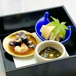 鳥取県の老舗酒蔵 稲田本店のお店・稲田屋。
当店に初めていらした方にオススメです。
・とうふちくわ 鳥取県産
・もずく酢(ぼうずごろし) 鳥取県大山町御来屋産
・しじみにんにく醤油漬け 島根県宍道湖産