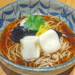 ■海老と季節の野菜天ぷらせいろ･そば 各1,480円
■とっトン豚のすき煮そば(温) 1,280円
■揚げ餅と茄子のおろしそば(温) 1,350円