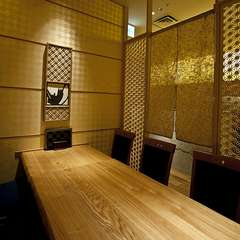 テーブル個室『客の間』…4～6名様向けの明るい雰囲気の個室