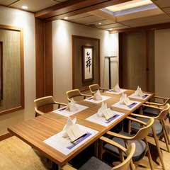 落ち着いた雰囲気の個室席を4部屋用意。接待や会食、商談に