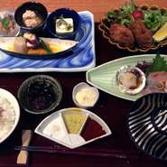 温　物　渡り蟹味噌茶碗蒸し　

小　鉢　四品盛り　

造　り　瀬戸内旬魚三種盛

揚　物　広島県産牡蠣フライ 

食　事　ちりめんじゃこ山椒煮ご飯 味噌汁　香の物