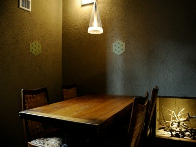 自然素材に包まれた、くつろぎ感が高い個室もご用意