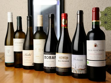 蕎麦や河内鴨の料理に合う、おいしい自然派ワインが揃う