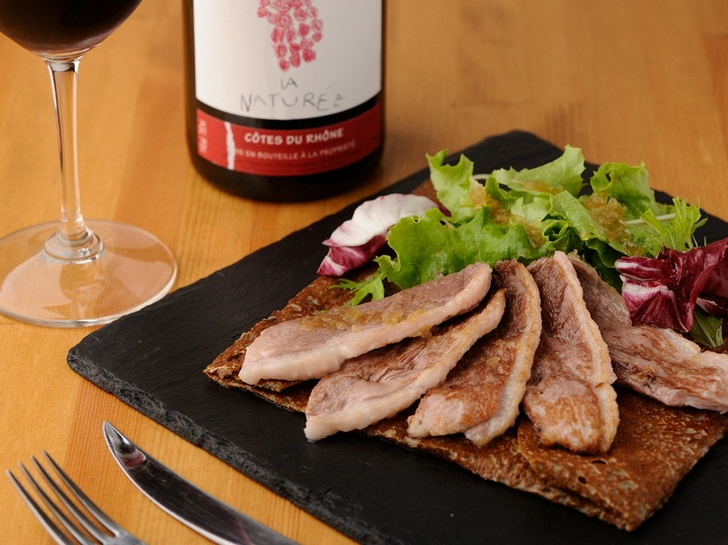 河内鴨創作料理やビオワインなど、グルメ女子注目の料理が揃う