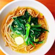 foujitaのかわり蕎麦
しょうがバターや、トマトバジル、鴨みその豆乳ぶっかけ、そぼろのまぜ蕎麦、スパイスカレー、檸檬、氷蕎麦など、新しいお蕎麦の楽しみ方をご提案します。お味は季節ごとにかわります