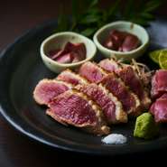 朝〆、鮮度抜群の河内鴨をサッと炙りお刺身感覚でお召し上がり頂きます。
当店自慢の逸品