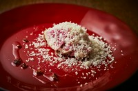 サッと炙ったロース肉とフレッシュマッシュルーム
ガーリックを効かせたマヨソース
仕上げにパルミジャーノ・レッジャーノをたっぷりと振りかけます