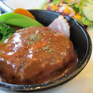 河内鴨100％の手作りハンバーグです。自家製デミグラスソースでお召し上がりください。