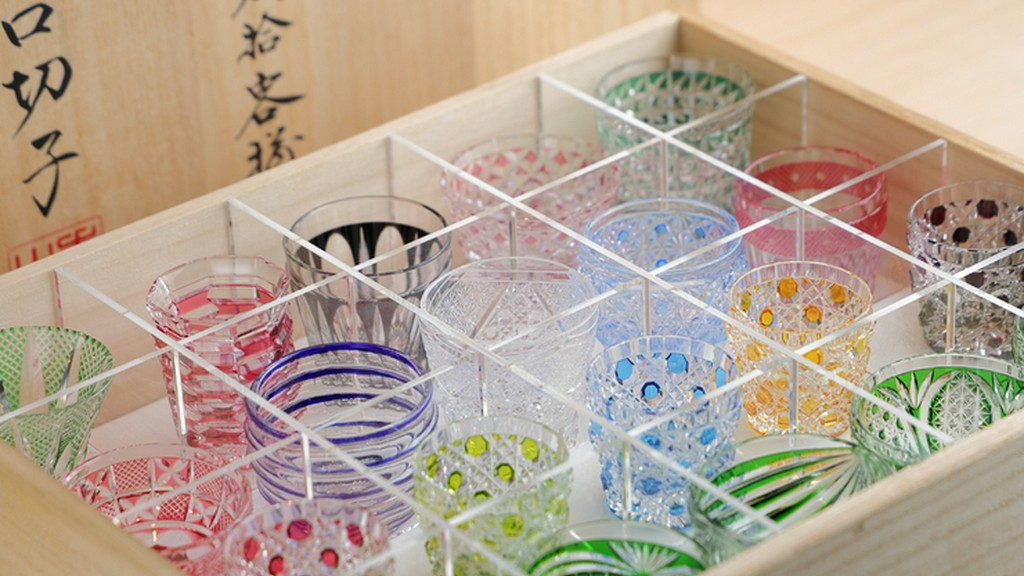 美しい、切子グラスや季節で使い分けられる器