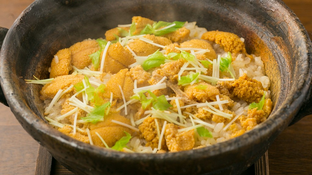 濃厚なウニの風味を楽しめる逸品『ウニの炊き込み御飯』