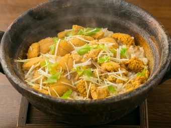 濃厚なウニの風味を楽しめる逸品『ウニの炊き込み御飯』