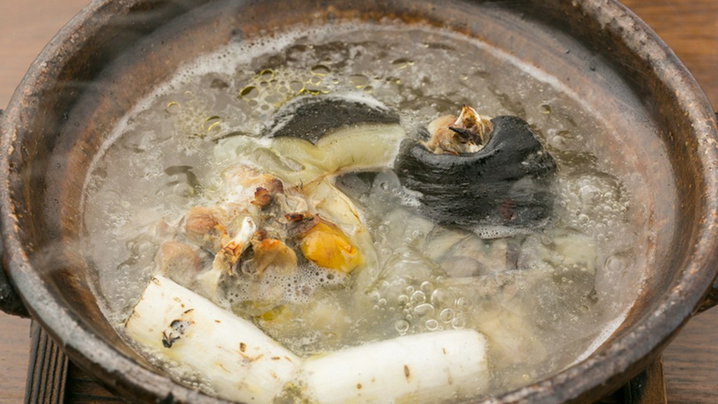 昆布だけで炊く、まろやかな味わいの『すっぽん鍋』 
