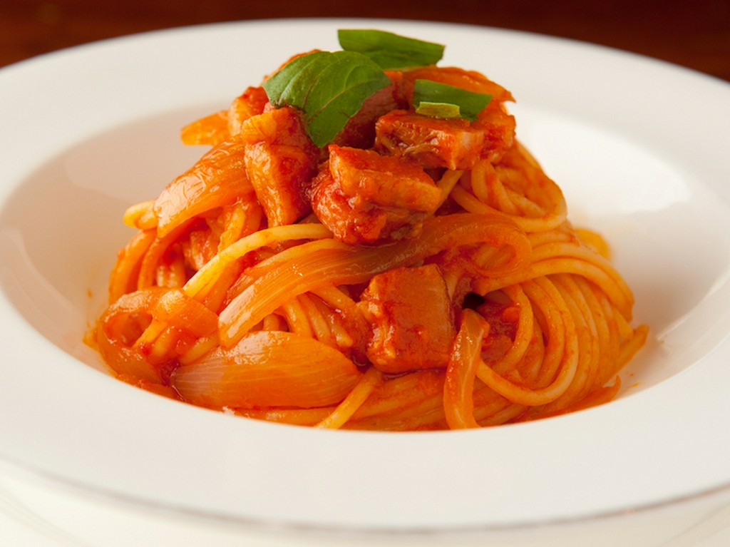 お腹も満たされたい方に『BAR東京特製ナポリタン』