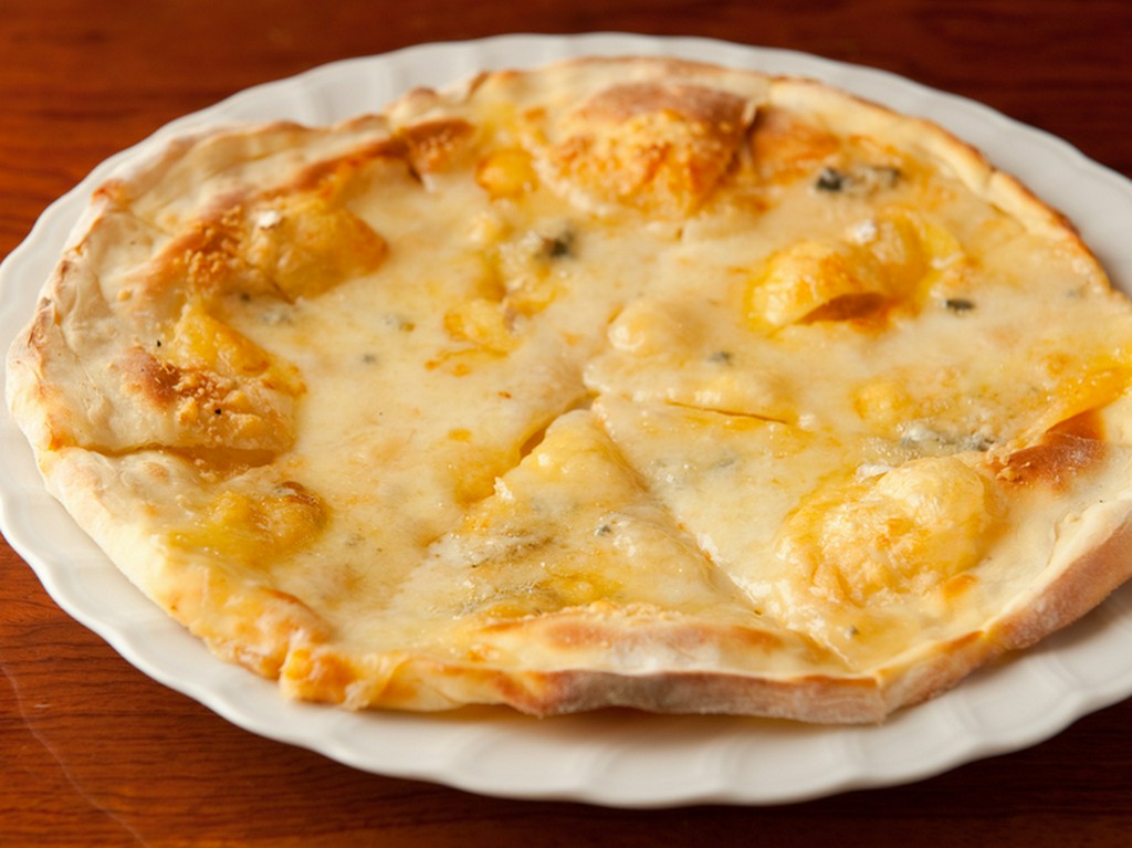 お酒と相性の良いフードメニューも充実