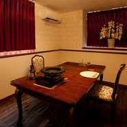 【石鍋のぐち】では2名様個室をご用意しております。記念日や特別な日にお勧めです。松阪牛のステーキ、石鍋を含む「石鍋極上松阪コース13940円」はデートで人気。白金台駅周辺を散歩しながらぜひお立ち寄り下さい。