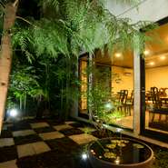 ■当コースにはお飲み物は付いておりません。お飲み物をご注文の際には別途サービス料10％(22時以降のお会計は15%)、消費税が掛かりますので予めご了承の程よろしくお願いいたします。
■当コースに石鍋料理はございませんので予めご了承ください。
■ご予約は2日前の17時までとなります。
※1日前、また当日の人数変更はキャンセル料を頂く場合がございます。
■鍋はカウンターではなくテーブル席になります。