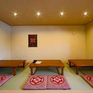 6席のテーブル席と12席の座敷席を用意する店内は、ゆったりとお食事を満喫するにはぴったりの雰囲気。のんびりと足を伸ばして、絶品のうなぎに舌鼓を打ってみませんか。