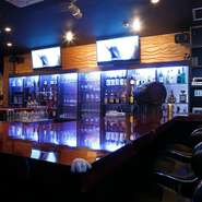 こちらの店は一人でも気軽に入れる雰囲気なので、じっくり飲んだあとの一杯や、これから飲もうというときなど、幅広いシーンに対応します。思わず長居してしまうほど、一人でも楽しい時間が過ごせます。				