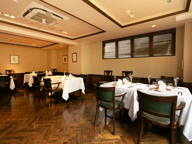 アンティークを基調とした空間で、ゆったりと過ごす贅沢な時間