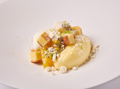 パイナップル、パッションフルーツ、ライムのデザート