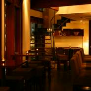 ゆったりとくつろげる落ち着いた空間