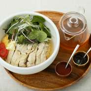 カオトム(タイ式雑炊)