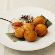 トード マン クン（海老のすり身揚げ スイートチリソース）