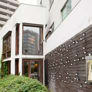 川沿いの一軒家を使ったレストラン