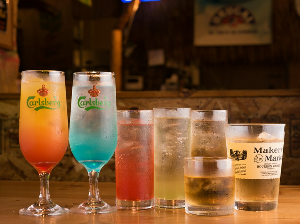 リーズナブルなお値段ながら、100種以上のドリンクが飲み放題