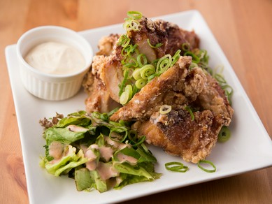 外がカリッと香ばしく、食欲をそそる『モチコチキン』