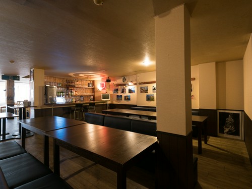 宴会スペースとしても利用できる2階のソファー席