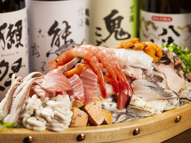 【当店自慢の大漁舟盛り】他店には負けない大漁舟盛り！　※お通しにつき人数分ご注文いただきます
