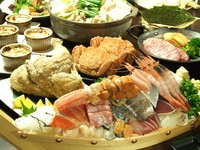刺身に三大蟹と海鮮メインのコース。観光の方や道外のお客様に特にお勧めのコースになっています！