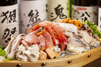 こだわりの「お通し」は魚介類と蟹のてんこ盛り！