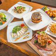 アラカルトはもちろん、飲み放題が付いた3種類のコースなど、メニューが充実。ガッツリとしたボリューム満点の肉塊や別腹のスイーツを囲みながら、会話の尽きない女子会を楽しめます。