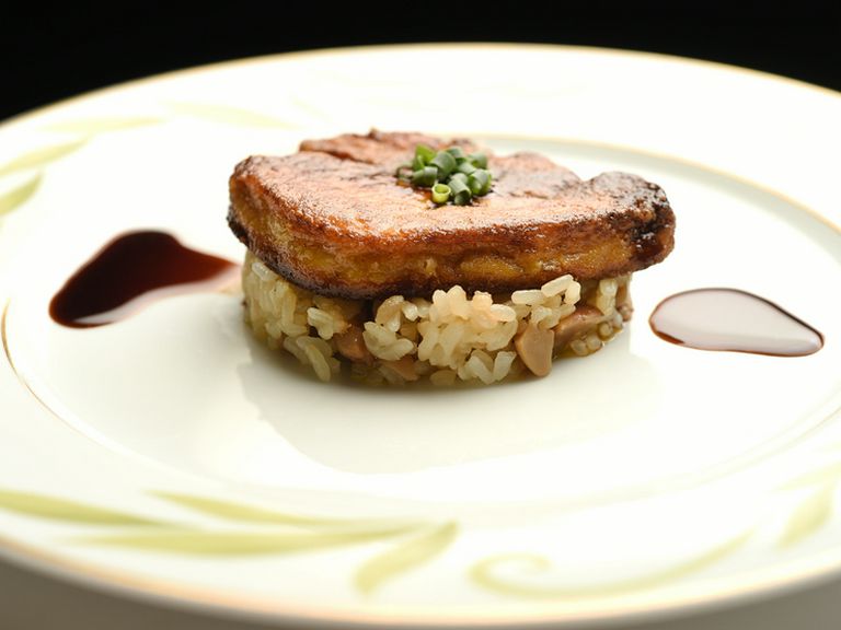名作料理『フォアグラのポワレ セップ茸のリゾットを添えて』（要予約、確認）